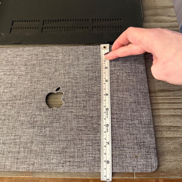 MacBook Pro 13" Intel 2020  2 COVER ACCESSORY BUNDLE - Picture 9 of 11